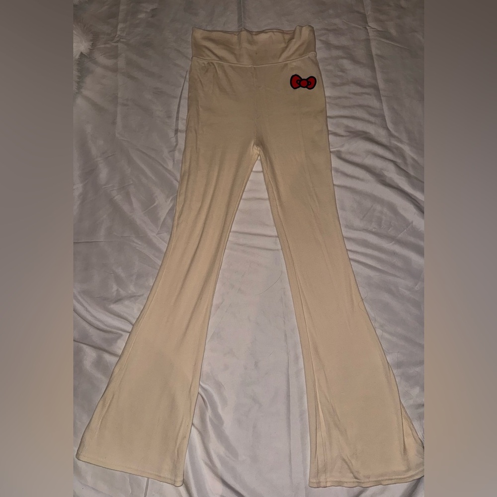 Hello Kitty Beige Flared Leggings with Red Bow